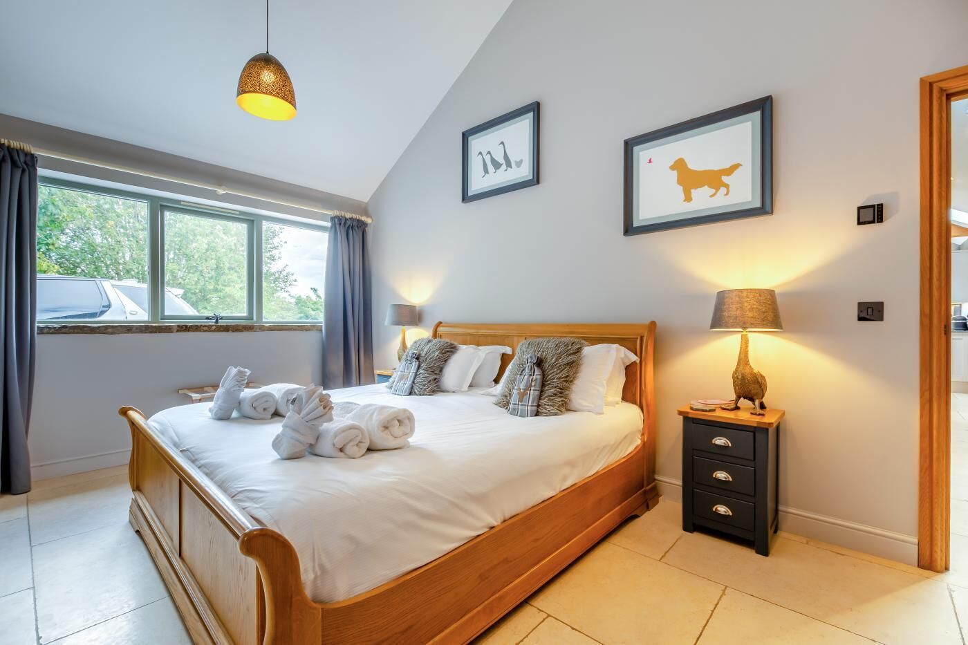 2 bedrooms, travel cot, free WiFi, bed sheets