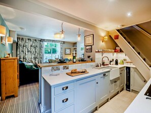 Microwave, oven, dishwasher, cookware/dishes/utensils - 1 Bed in Pickering (oc-g0120) (Rosedale Abbey)