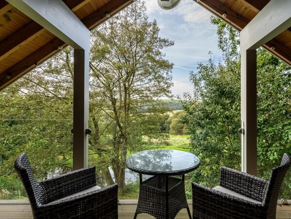 Outdoor dining - 3 Bed in Otley (oc-g0176) (Norwood)