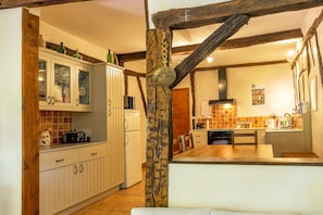 Coffee/tea maker, fridge, microwave, oven - Country House 'Peyrouteau, Bucolic Gîte' with Private Pool, Terrace and Wi-Fi (Dému)