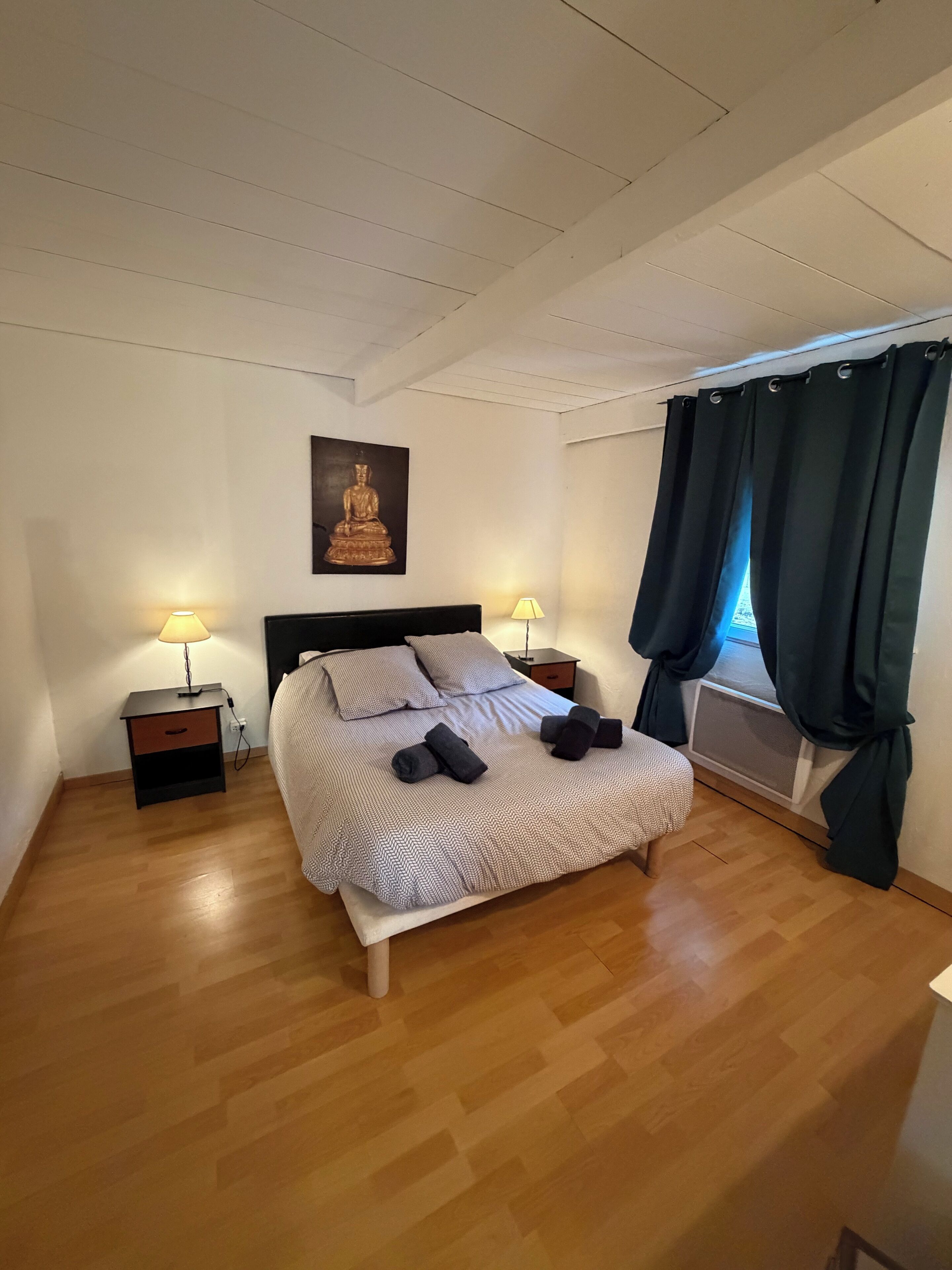 2 chambres, fer et planche à repasser, Wi-Fi, draps fournis
