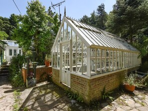 Property grounds - 4 Bed in Barnstaple (oc-73949) (Gunn)