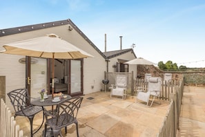 Outdoor dining - 1 Bed in Taunton (oc-74145) (Williton)