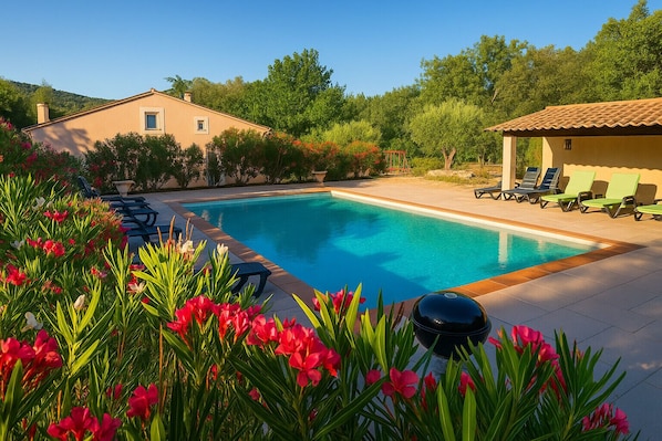 Pool - Gîte à Laval-Saint-Roman (Laval-Saint-Roman)