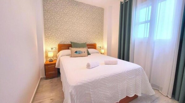 WiFi, bed sheets - Sol Suites Apartments: Deluxe Apartment (Fuengirola)