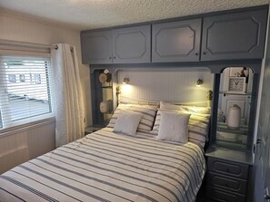 3 bedrooms, travel crib, WiFi (free), bed sheets