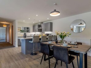 Dining - 2 Bed in Usk- (oc-83993) (Kemeys Commander)