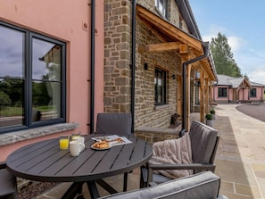 Outdoor dining - 2 Bed in Usk- (oc-83993) (Kemeys Commander)