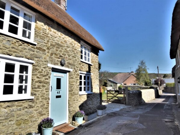 Exterior - 2 Bed in Bridport (oc-dc166) (Burton Bradstock)