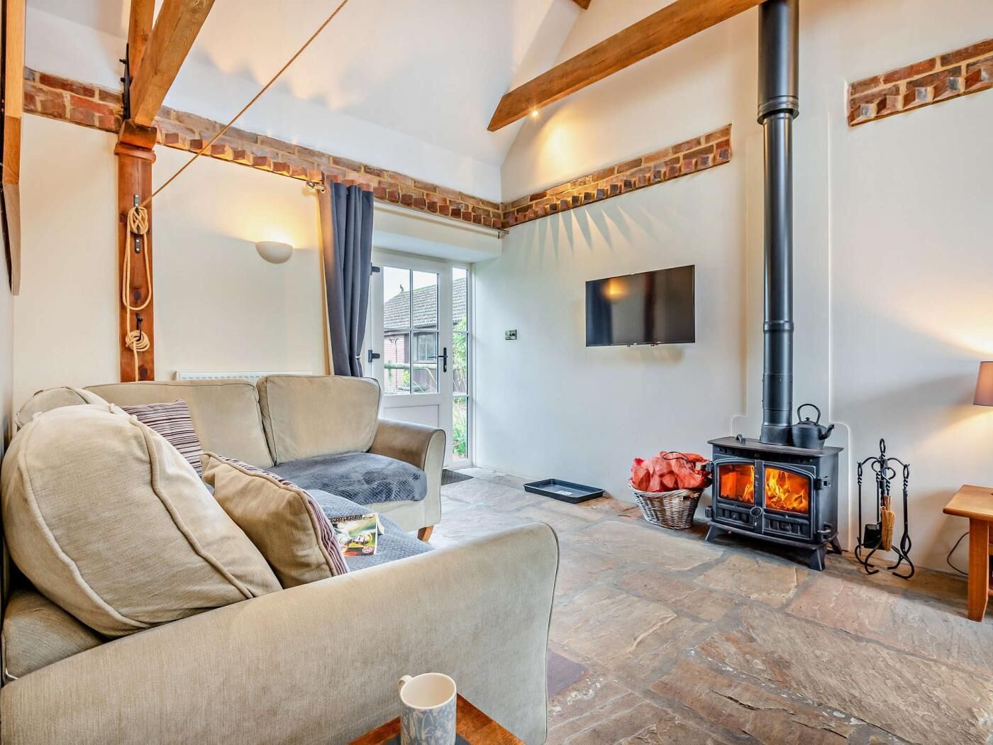 TV, fireplace