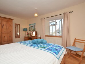 Travel cot, free WiFi, bed sheets - 2 Bed in Bridport (oc-dc189) (Charmouth)