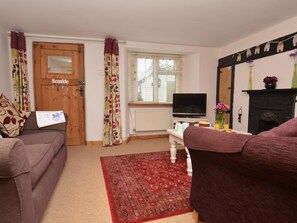 Fireplace - 2 Bed in Bridport (oc-dc189) (Charmouth)