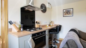 A compact kitchen with a stove, oven, and a coffee bar area. - 1 Bed in Darlington (oc-75147) (Stapleton)