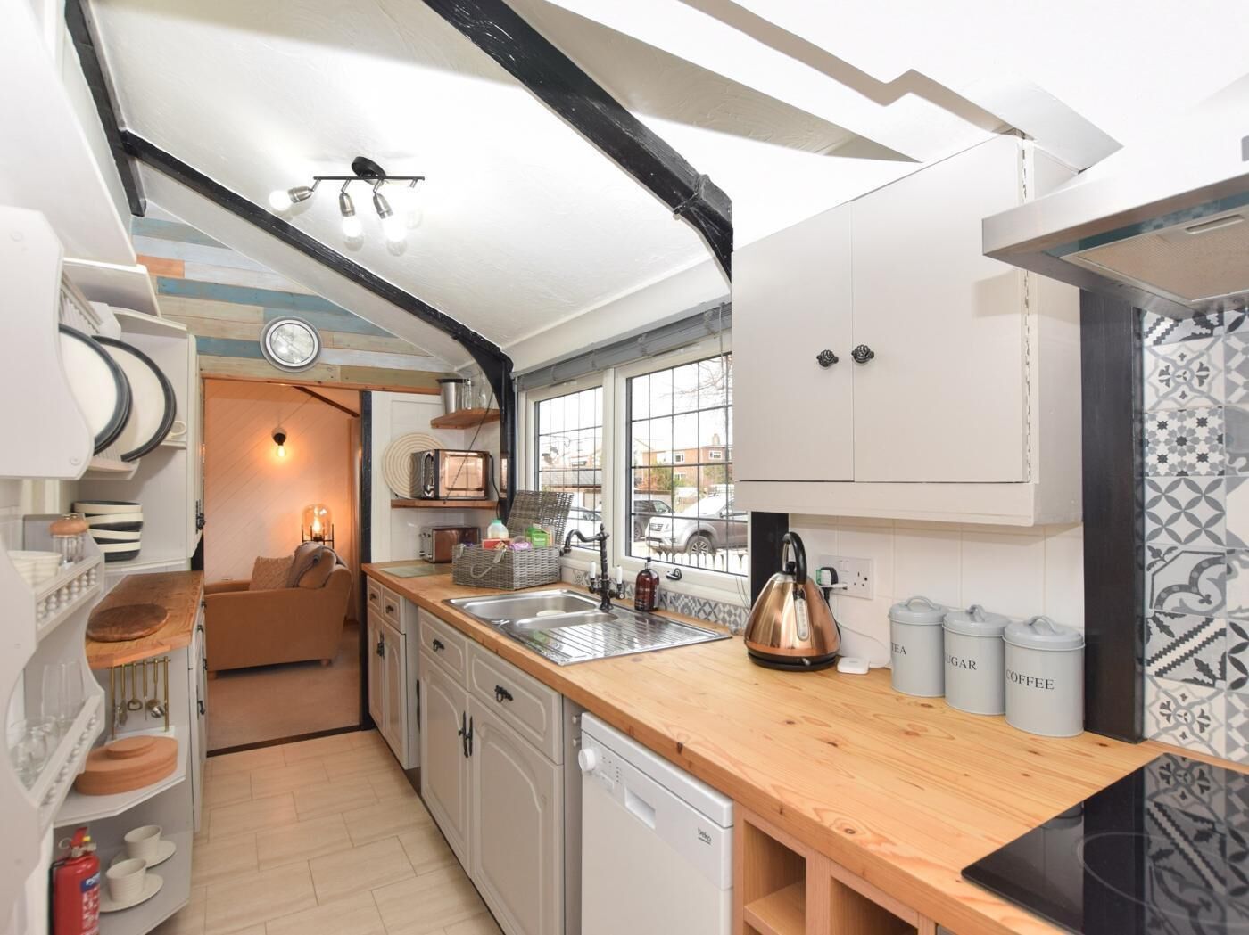 Oven, dishwasher, cookware/dishes/utensils