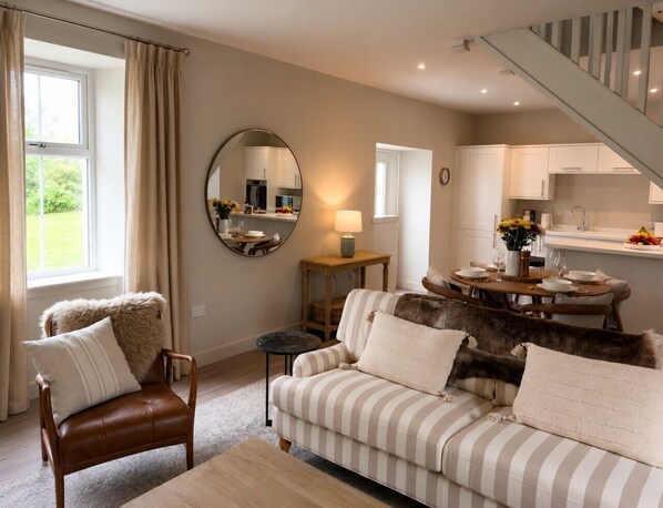 TV, books - Greenkeepers Cottage (Tobermory)