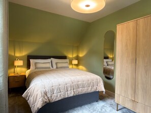 Desk, iron/ironing board, travel cot, WiFi - Greenkeepers Cottage (Tobermory)