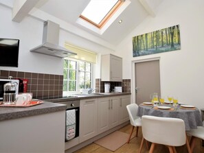 Oven, dishwasher, cookware/dishes/utensils - 2 Bed in Middlesbrough (oc-75544) (Stokesley)