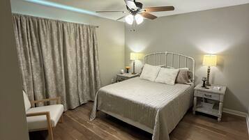 3 slaapkamers, een strijkplank/strijkijzer, gratis wifi, beddengoed