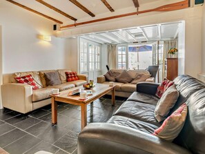 Living area - 6 Bed in Fowey (oc-75581) (Fowey)