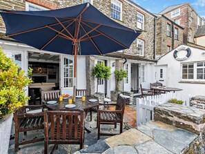 Outdoor dining - 6 Bed in Fowey (oc-75581) (Fowey)