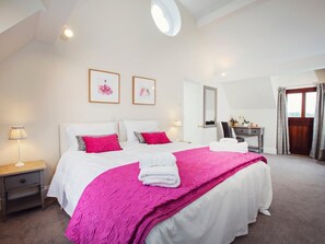 Cuna de viaje, wifi gratis y ropa de cama 