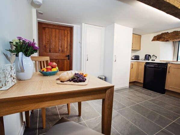 Dining - 1 Bed in Worcester (oc-75600) (Halmond's Frome)
