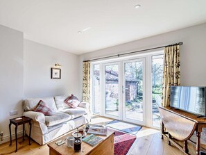 TV, fireplace - 2 Bed in Driffield (oc-75583) (Lund)