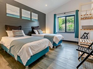 Bügeleisen/Bügelbrett, Reisekinderbett, kostenloses WLAN, Bettwäsche