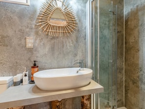 Modern shower room - 1 Bed in Pitlochry (oc-75678) (Pitlochry)
