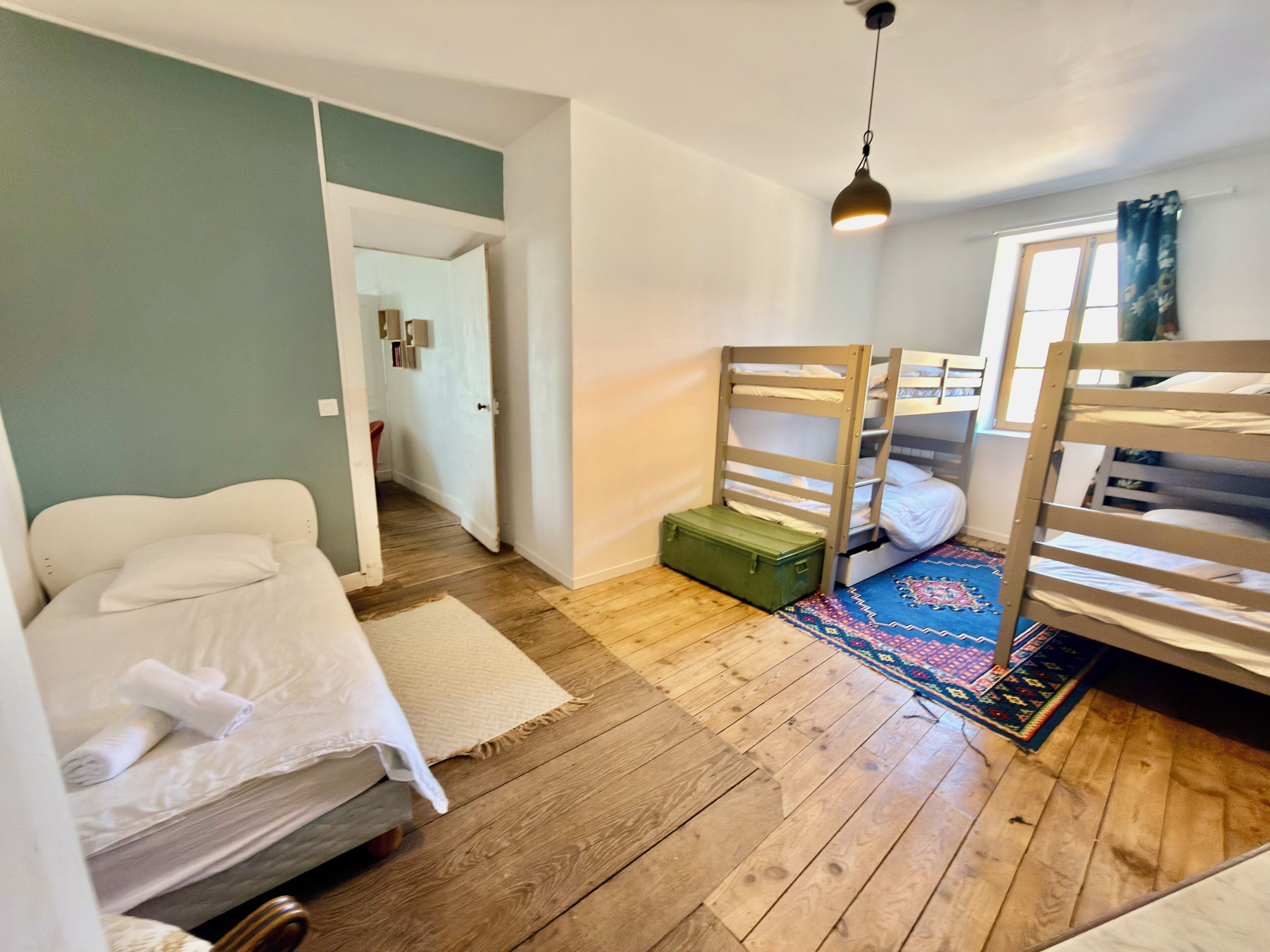 5 chambres, fer et planche à repasser, accès Internet, draps fournis
