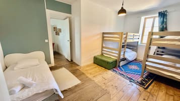 5 chambres, fer et planche à repasser, accès Internet, draps fournis