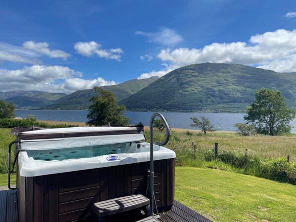Outdoor spa tub - 3 Bed in Onich (oc-ca159) (Onich)
