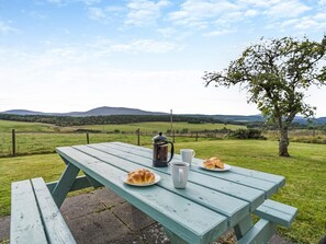 Outdoor dining - 3 Bed in Archiestown (oc-ca227) (Carron)