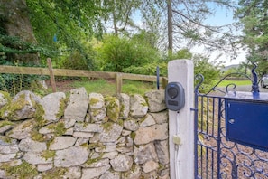 Property grounds - 1 Bed in Blairgowrie (oc-ca361) (Blacklunans)