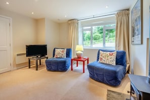 TV, fireplace - 1 Bed in Blairgowrie (oc-ca361) (Blacklunans)