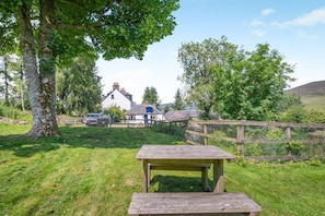 Outdoor dining - 1 Bed in Blairgowrie (oc-ca361) (Blacklunans)