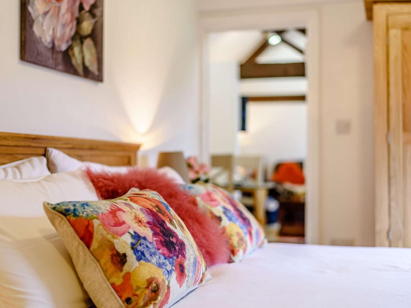 2 bedrooms, travel cot, free WiFi, bed sheets