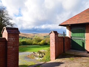 Property grounds - 2 Bed in Minehead (oc-77362) (Withypool)