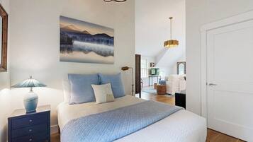 Apartment, 1 Queen Bed with Sofa bed (Coveside Carriage House) | 1 bedroom, individually decorated, individually furnished, bed sheets
