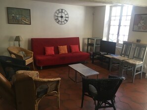 Living area - Cottage 'La Petite Maison' with Private Terrace, Private Garden and Wi-Fi (Rosay)