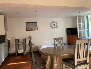 Dining - Cottage 'La Petite Maison' with Private Terrace, Private Garden and Wi-Fi (Rosay)