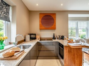 Oven, dishwasher, cookware/dishes/utensils - 1 Bed in Harrogate (oc-77503) (Harrogate)
