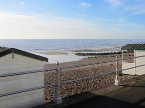 Beach - 4 Bed in Bexhill-on-sea (oc-77602) (Bexhill-on-Sea)