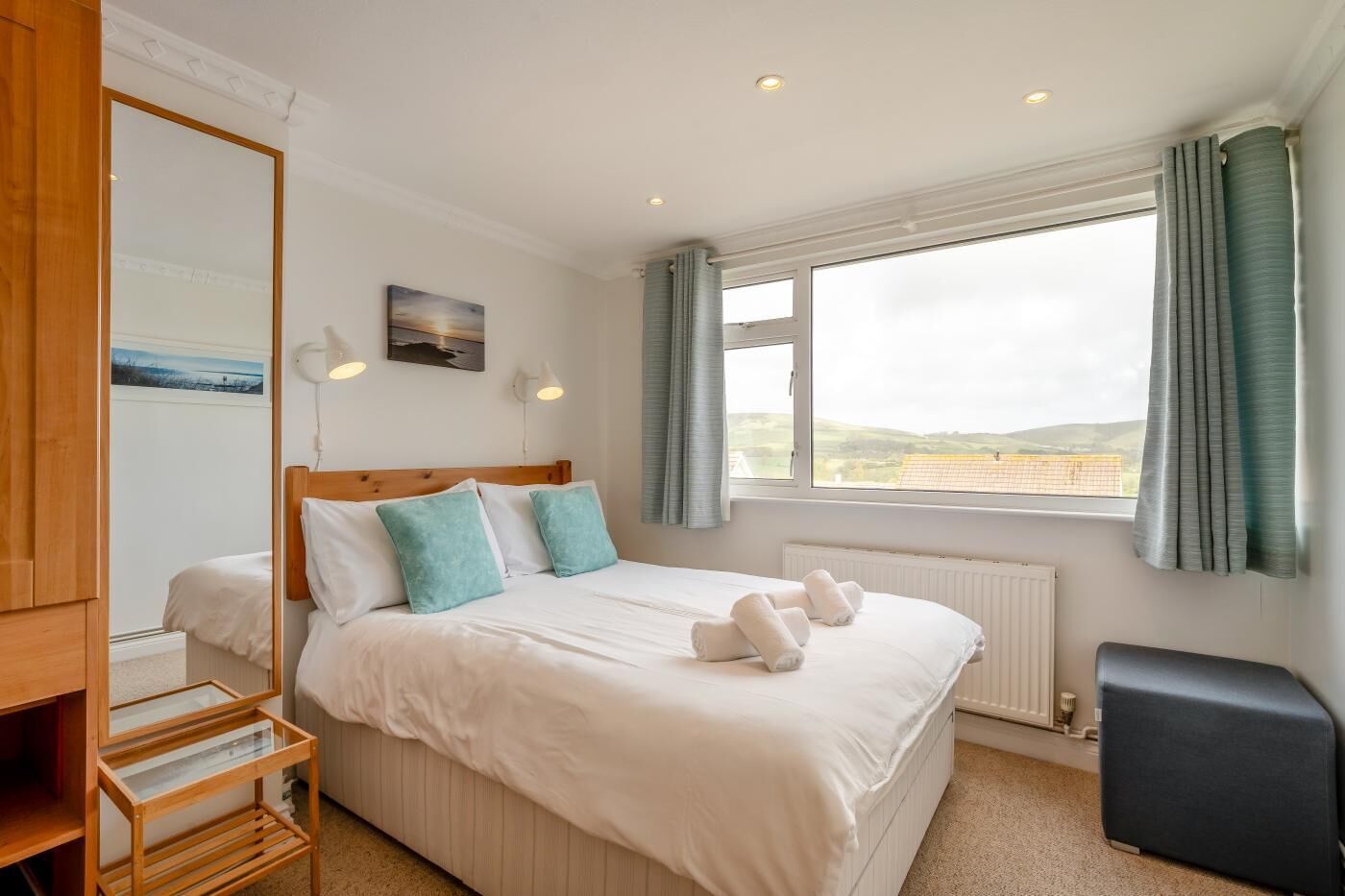 3 bedrooms, WiFi (free), bed sheets