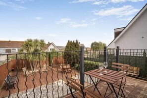 Outdoor dining - 3 Bed in Swanage (oc-77624) (Swanage)