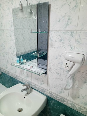 Classic Room, Garden View | Bathroom - Gonio Black Sea Hotel (Batumi)