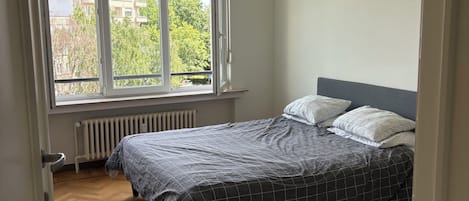 1 Schlafzimmer, Bügeleisen/Bügelbrett, Bettwäsche