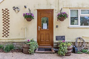 Exterior detail - 2 Bed in Godshill (oc-78573) (Godshill)