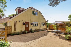Exterior - 2 Bed in Godshill (oc-78573) (Godshill)