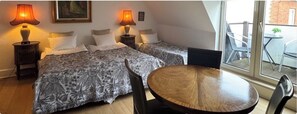 Individually furnished, bed sheets - Hotel Allegade 10 (Frederiksberg)
